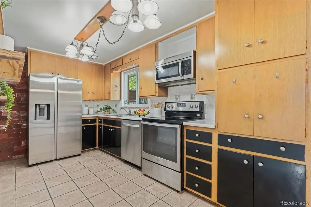 382 Zion Street Aurora CO 80011