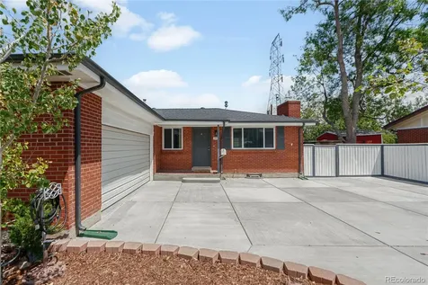 382 Zion Street Aurora CO 80011