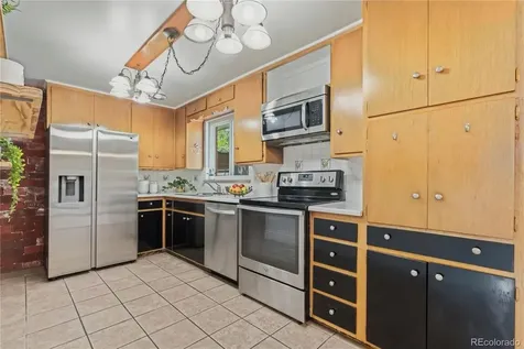 382 Zion Street Aurora CO 80011