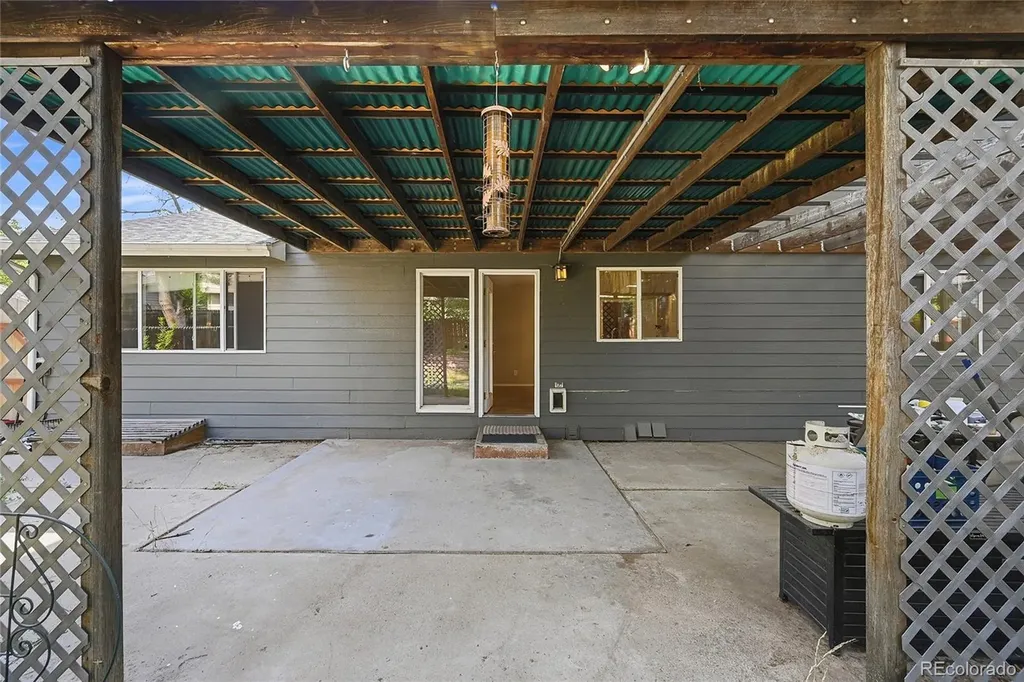 2307 Frontier Street Longmont CO 80501