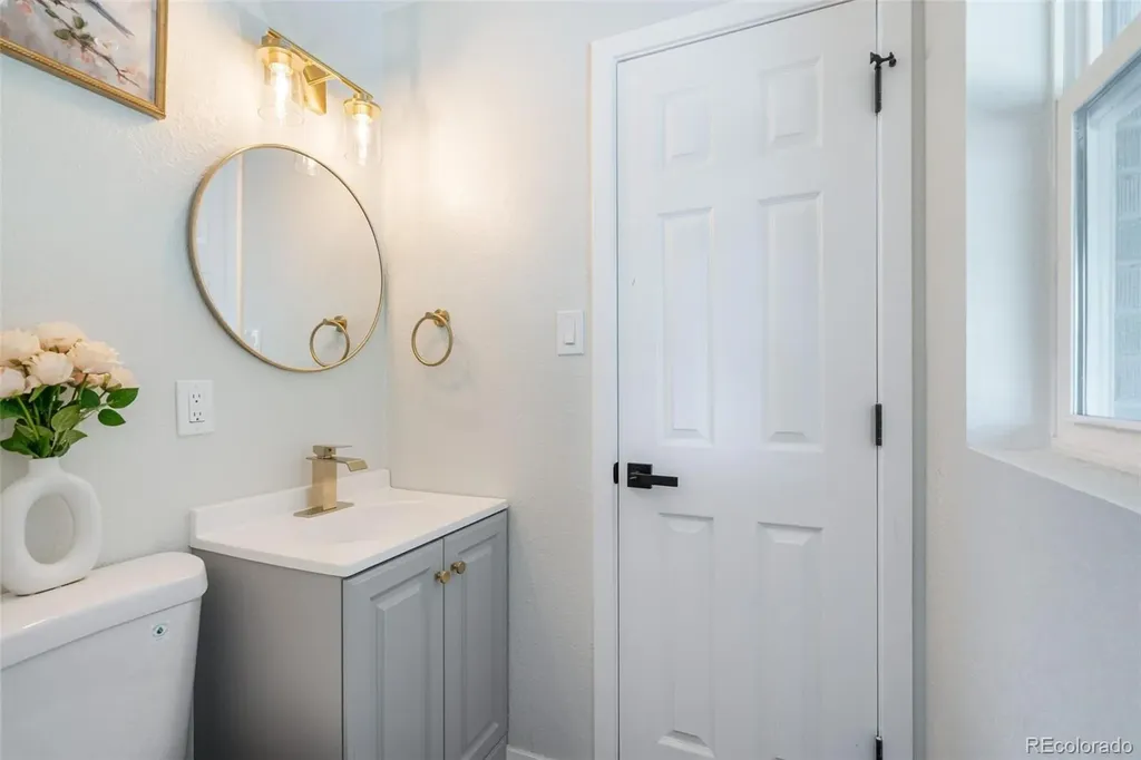562 Lima Street Aurora CO 80010