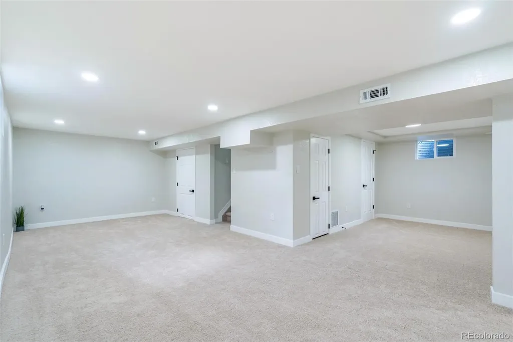 562 Lima Street Aurora CO 80010