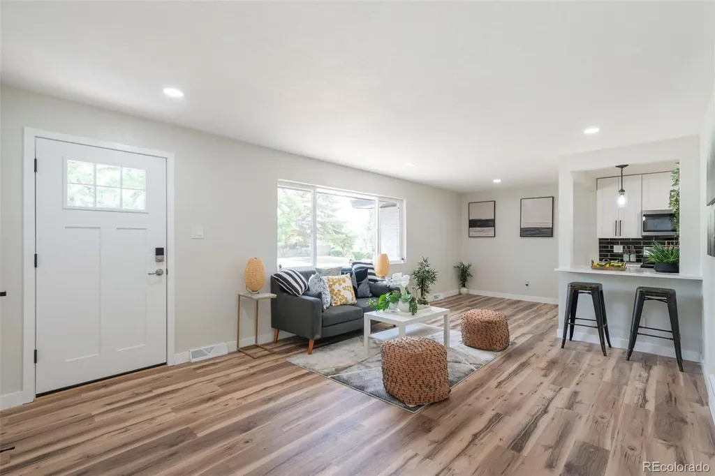 562 Lima Street Aurora CO 80010