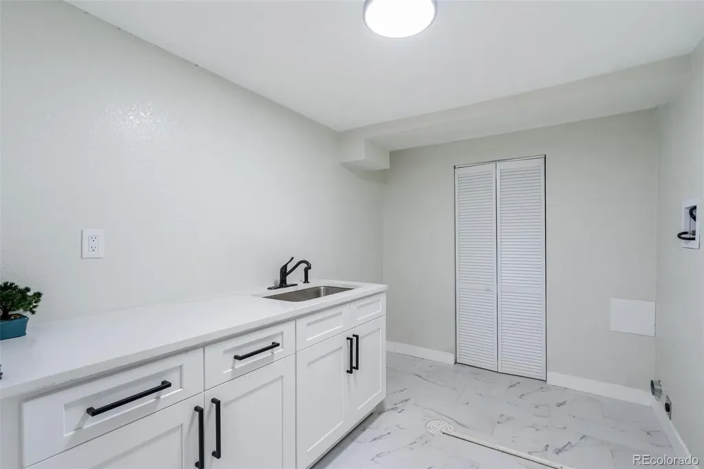 562 Lima Street Aurora CO 80010