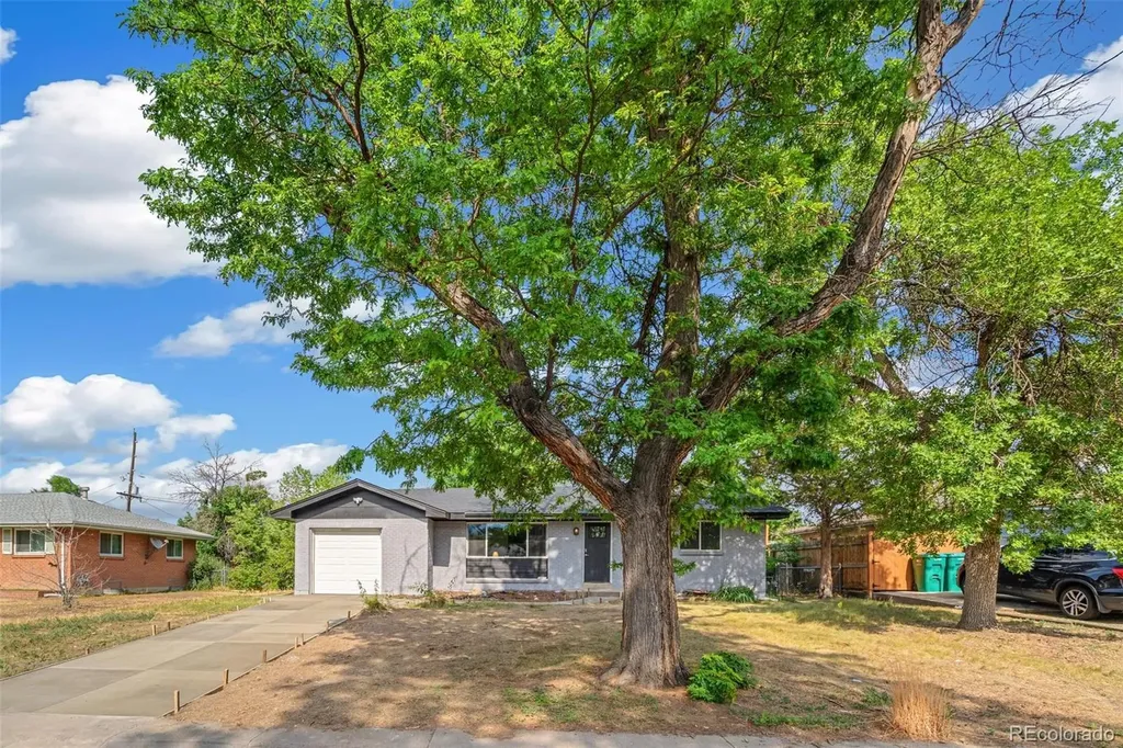 562 Lima Street Aurora CO 80010