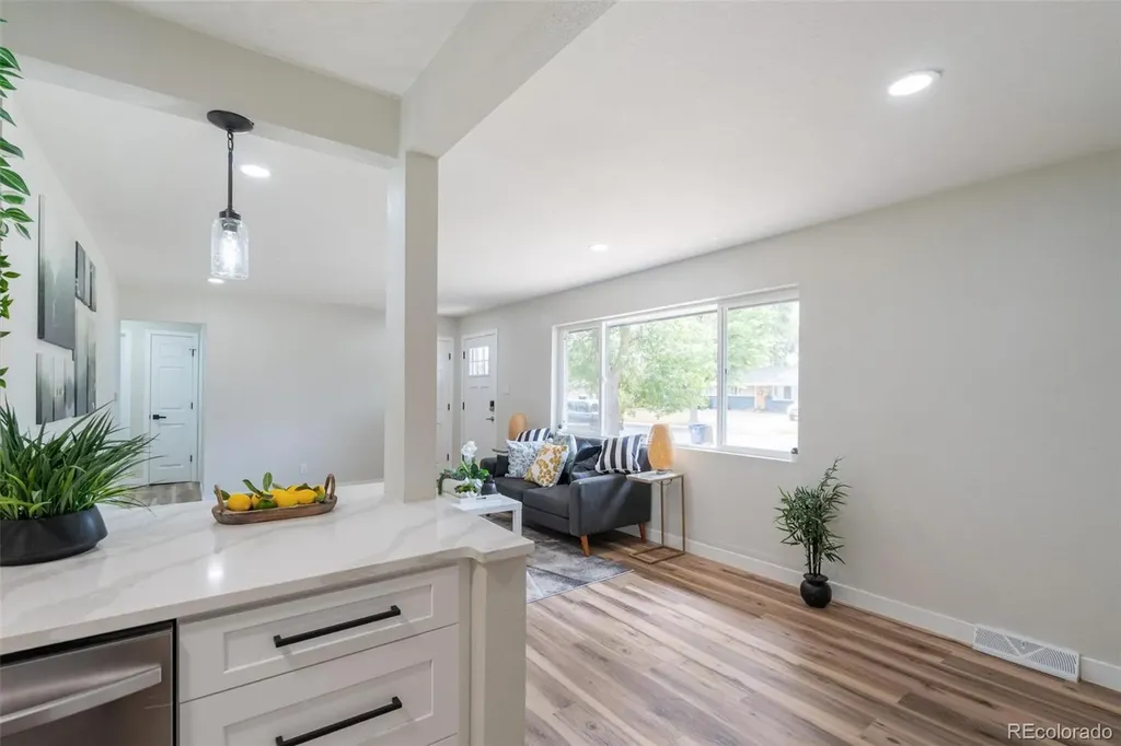 562 Lima Street Aurora CO 80010
