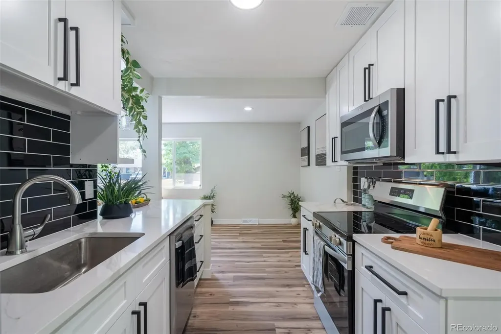 562 Lima Street Aurora CO 80010