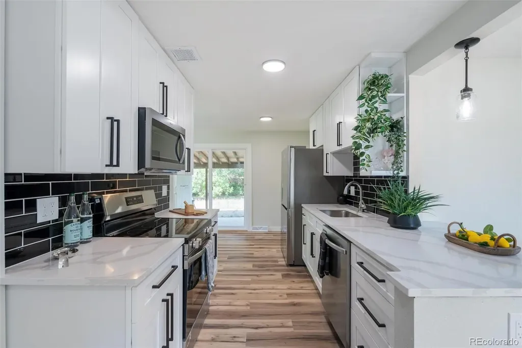 562 Lima Street Aurora CO 80010