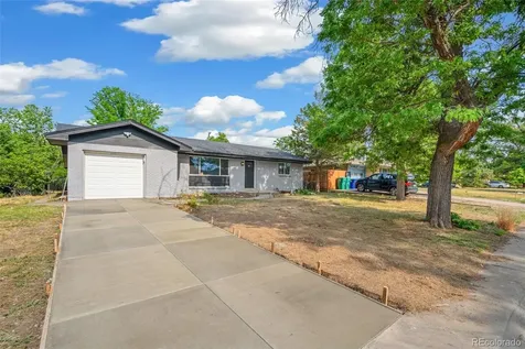 562 Lima Street Aurora CO 80010