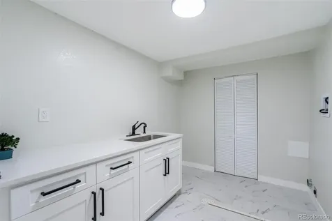 562 Lima Street Aurora CO 80010