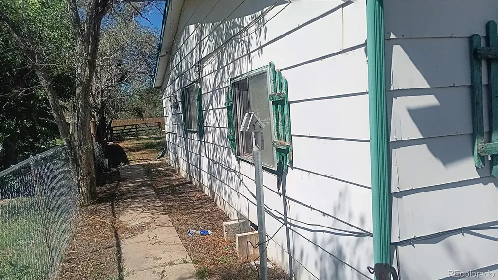 937 Elm Avenue Las Animas CO 81054