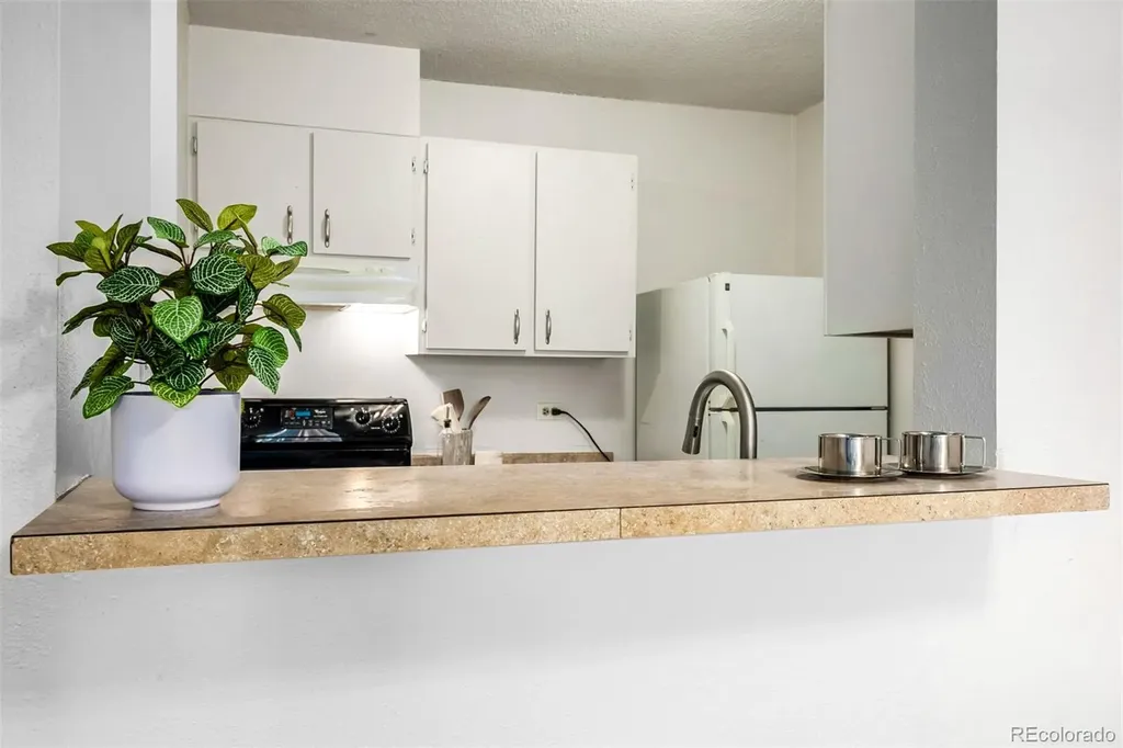 2281 S Vaughn Way Aurora CO 80014