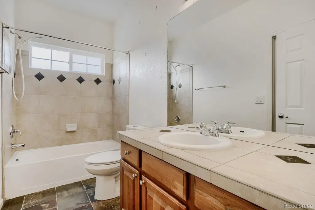 1542 S Haleyville Street Aurora CO 80018