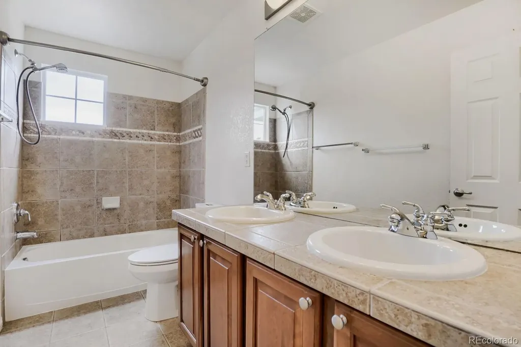 1542 S Haleyville Street Aurora CO 80018