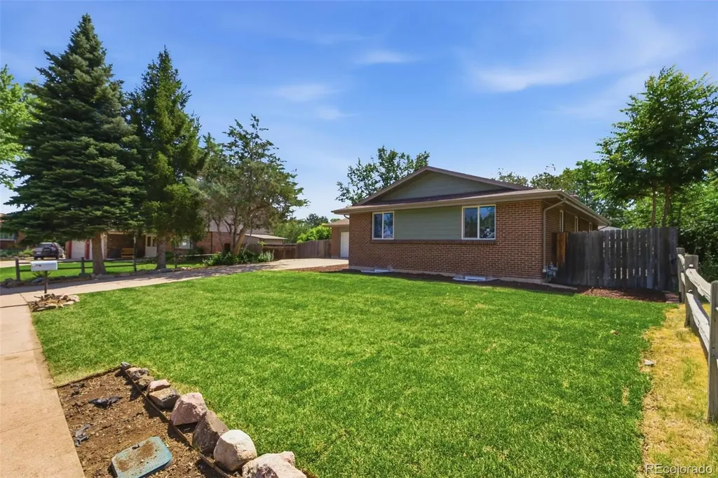 2126 S Yarrow Street Lakewood CO 80227