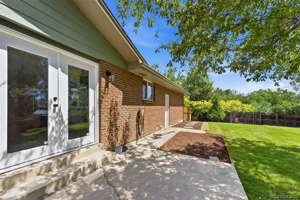 2126 S Yarrow Street Lakewood CO 80227
