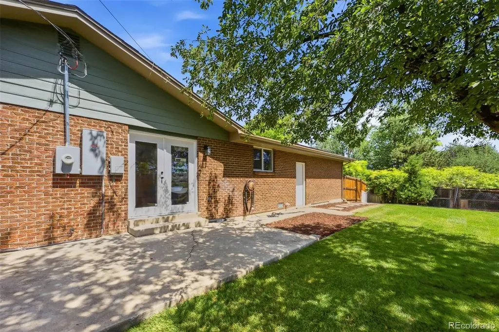 2126 S Yarrow Street Lakewood CO 80227