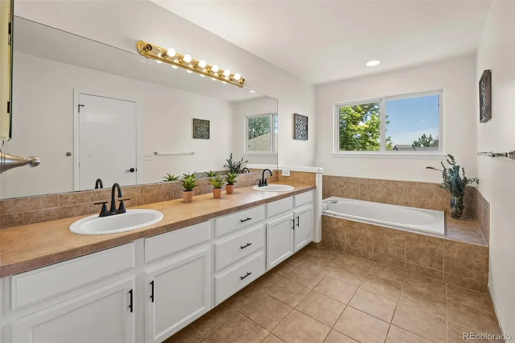 1464 Cherrywood Way Longmont CO 80504
