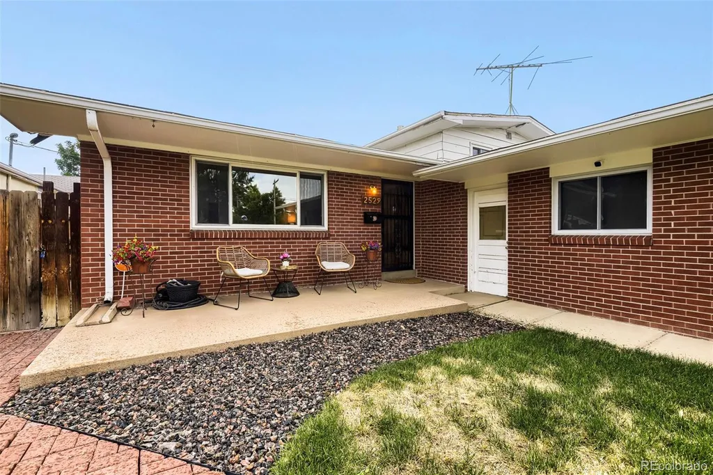 2529 W Mosier Place Denver CO 80219