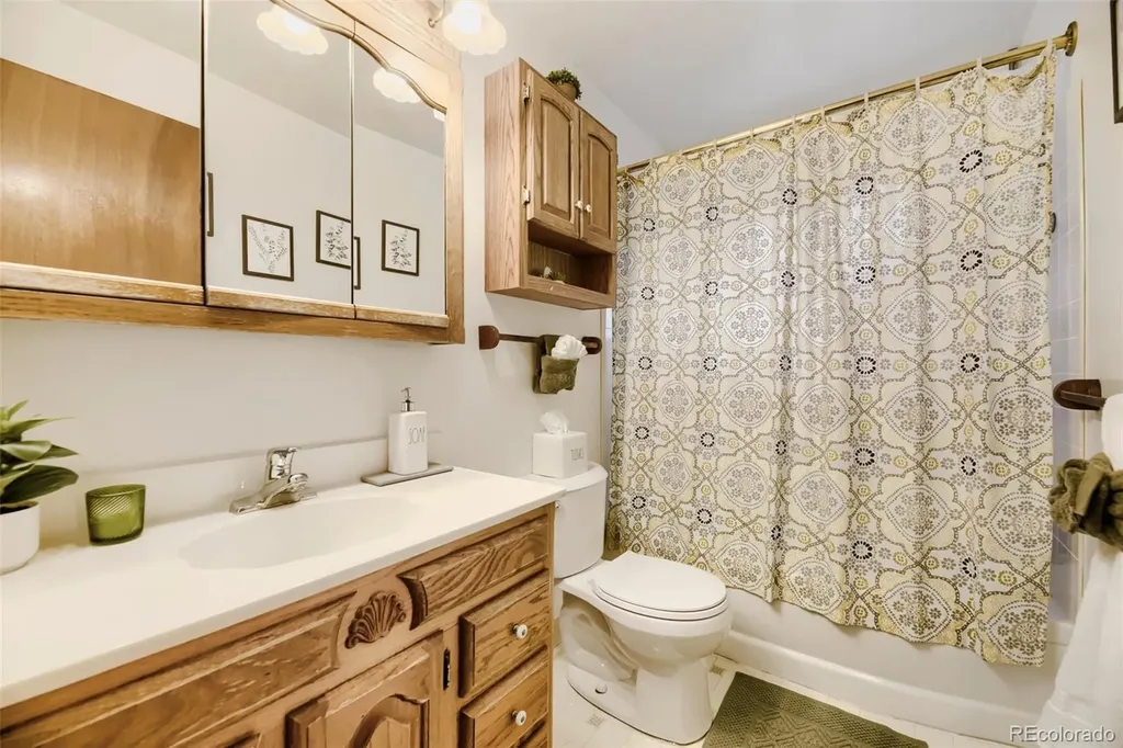 2529 W Mosier Place Denver CO 80219