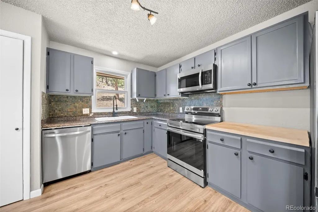 841 Plateau Drive Guffey CO 80820