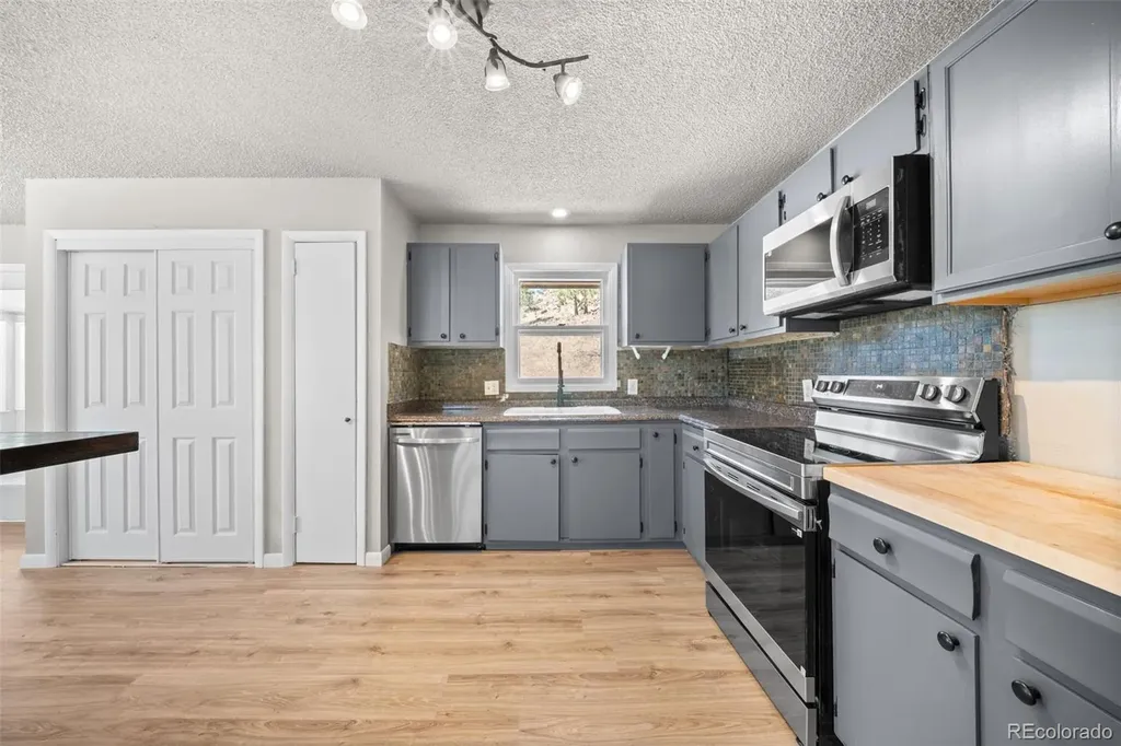 841 Plateau Drive Guffey CO 80820