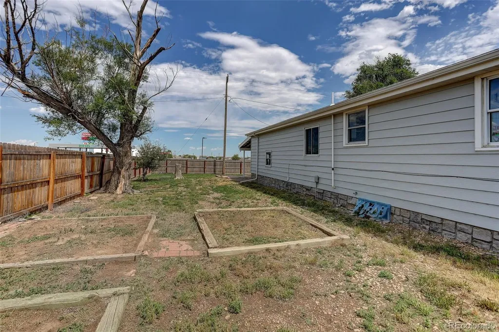 190 N Cedar Street Keenesburg CO 80643