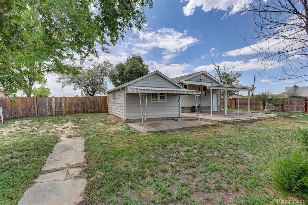 190 N Cedar Street Keenesburg CO 80643