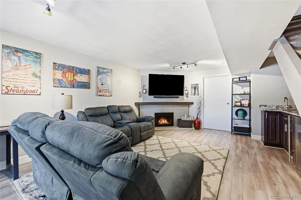 6916 S Broadway Littleton CO 80122