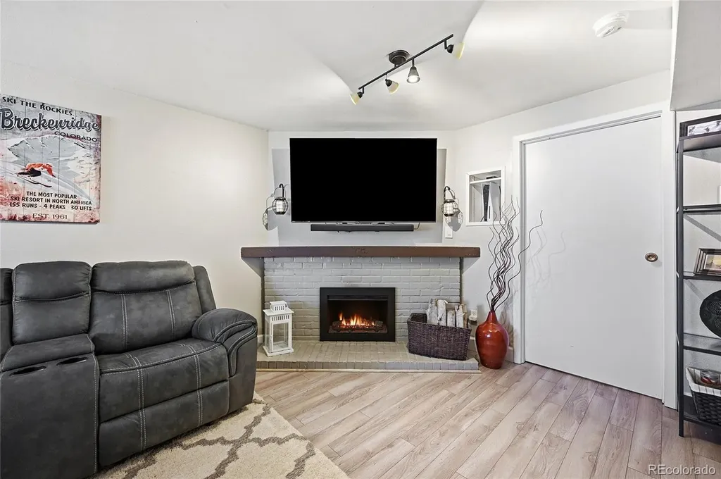 6916 S Broadway Littleton CO 80122
