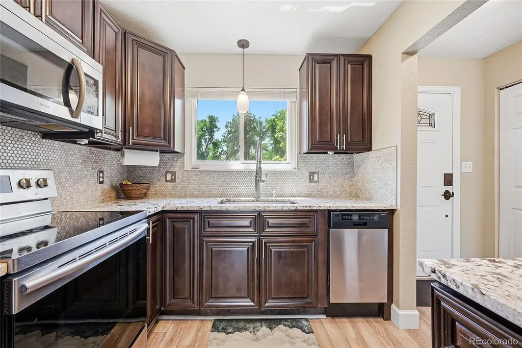 6916 S Broadway Littleton CO 80122