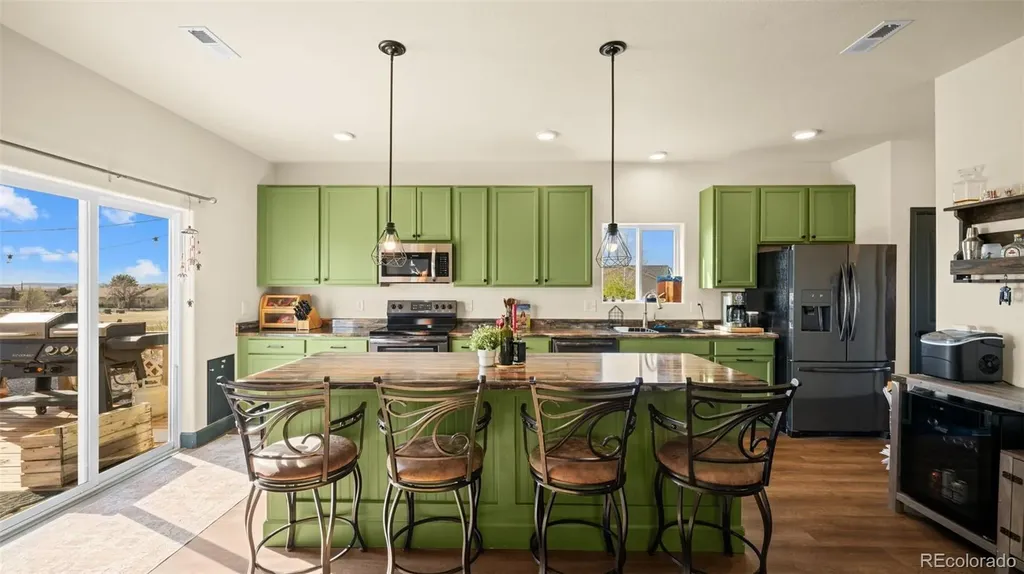 1072 S Avenida Del Oro Pueblo CO 81007
