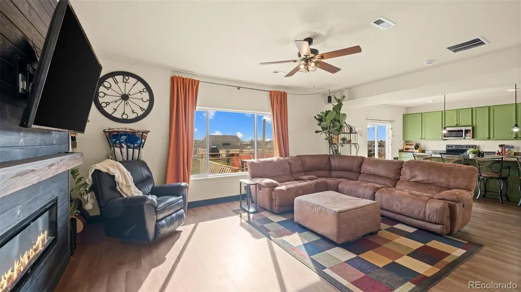 1072 S Avenida Del Oro Pueblo CO 81007