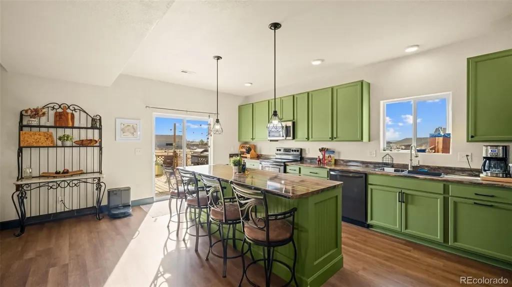 1072 S Avenida Del Oro Pueblo CO 81007