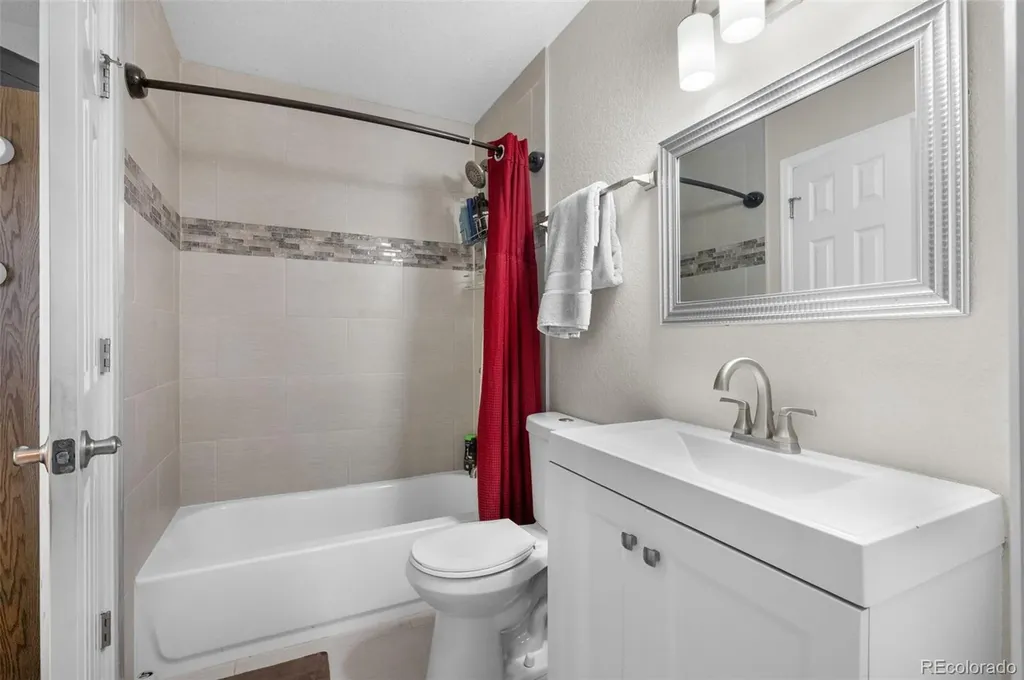11656 Oakland Drive Commerce City CO 80640