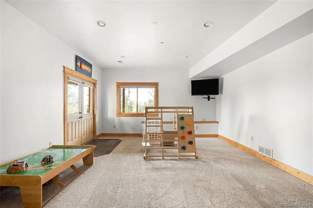 229 Mohawk Trail Pine CO 80470