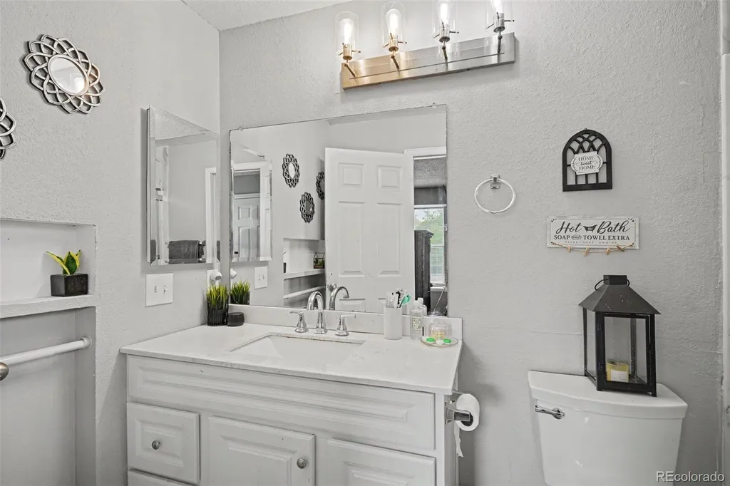 1781 S Ensenada Street Aurora CO 80017