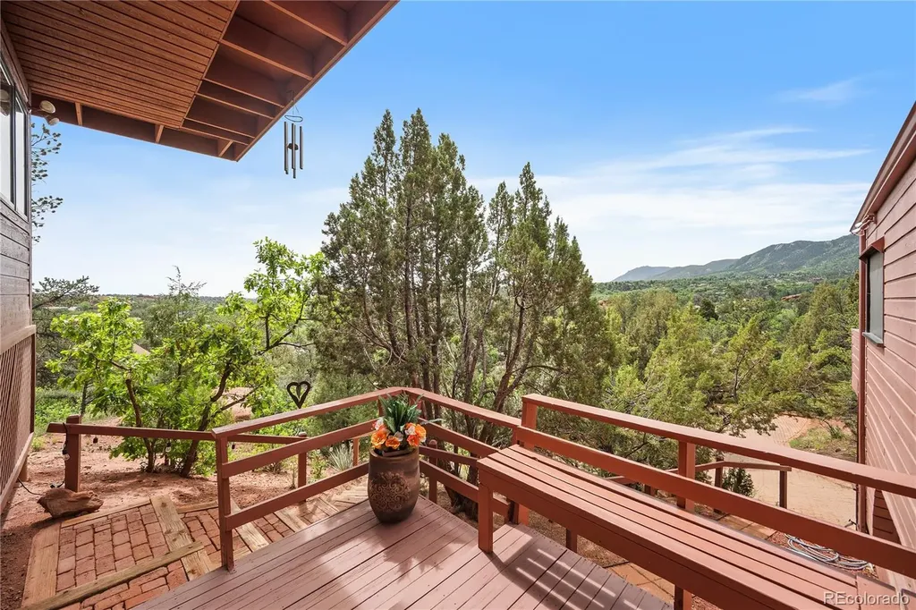 133 Via Vallecito Manitou Springs CO 80829