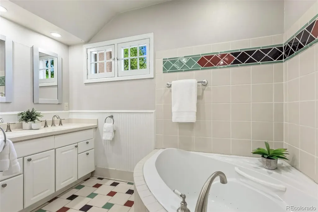 1617 Hudson Street Denver CO 80220