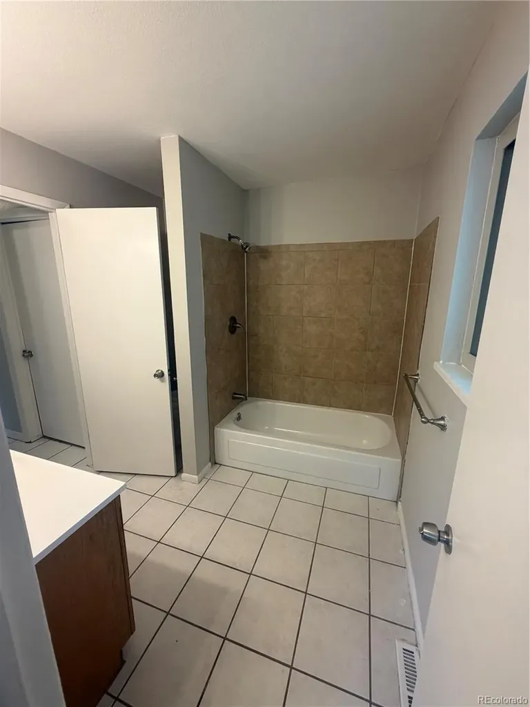 1006 S Macon Street Aurora CO 80012