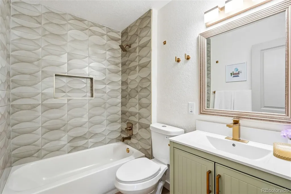 8728 W Floyd Drive Lakewood CO 80227