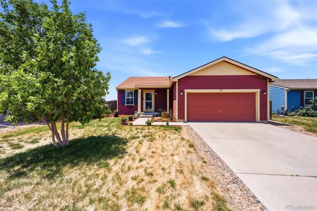 923 Stagecoach Avenue Brighton CO 80603