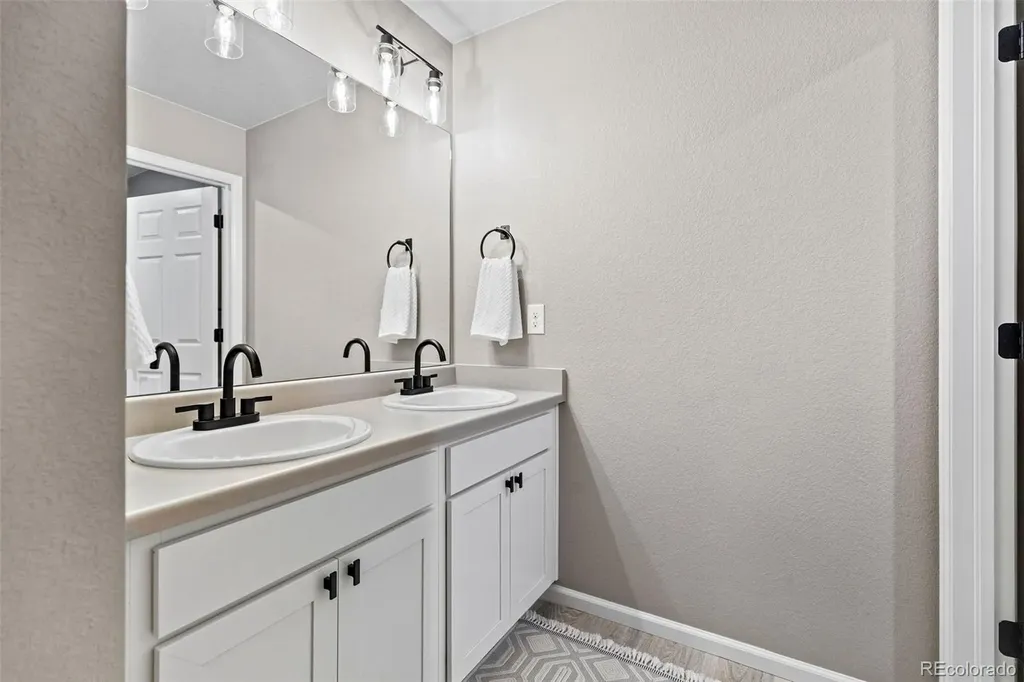 10359 Chinook Street Longmont CO 80504