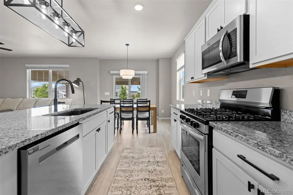 10359 Chinook Street Longmont CO 80504
