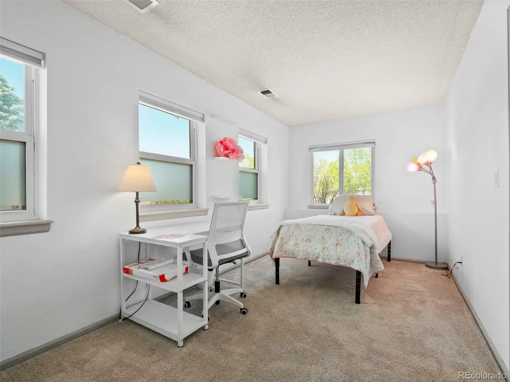 4594 Granby Way Denver CO 80239
