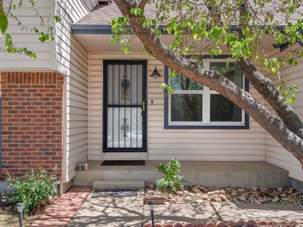 4594 Granby Way Denver CO 80239