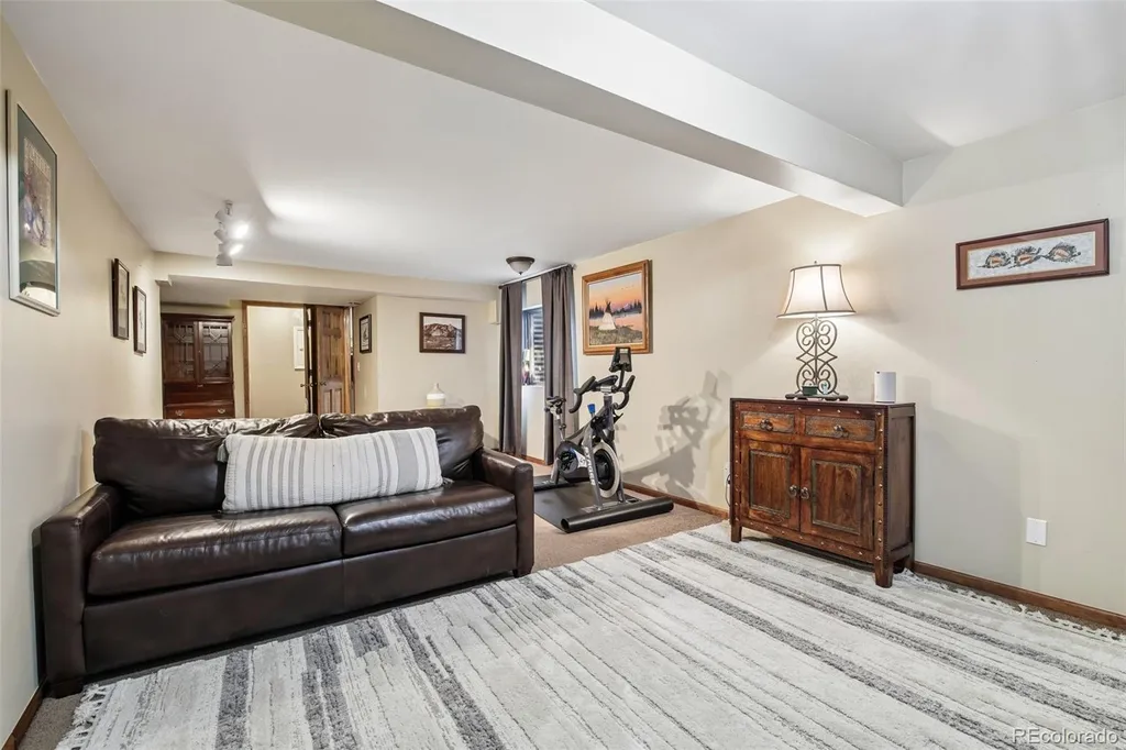 7100 Dry Creek Court Longmont CO 80503