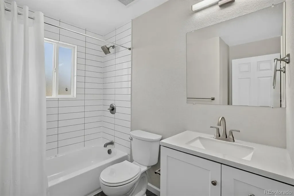 4784 Fraser Way Denver CO 80239