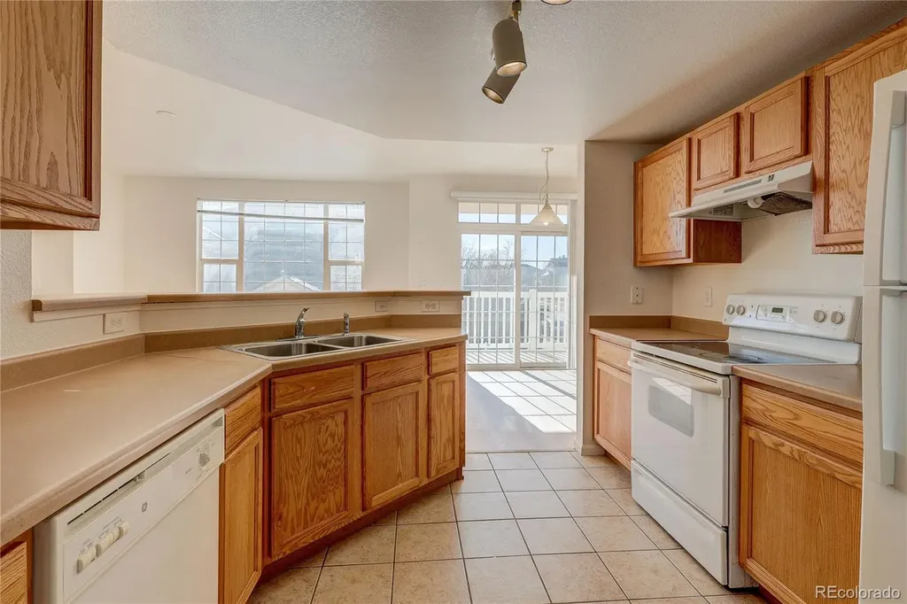 5756 N Genoa Way Aurora CO 80019