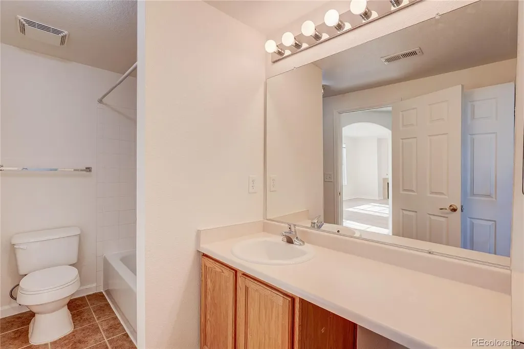 5756 N Genoa Way Aurora CO 80019